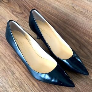 IVANKA TRUMP LOW HEEL POINTY PUMP